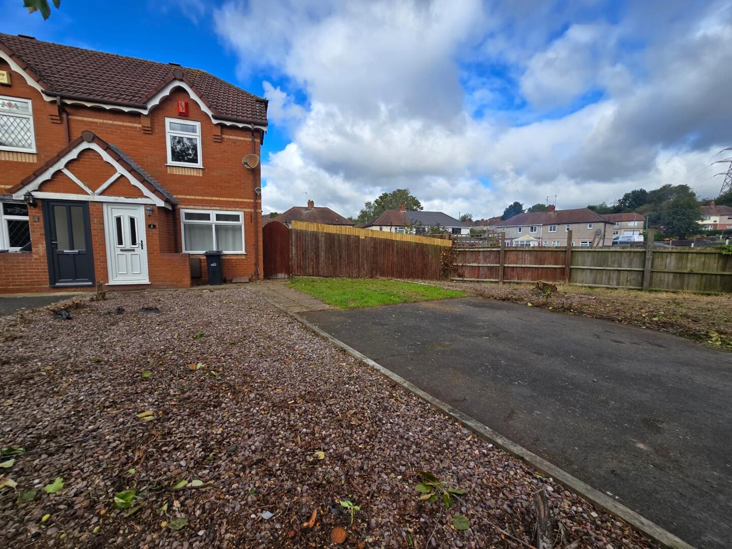 2 bed property in Hodnet Drive, Stourbridge